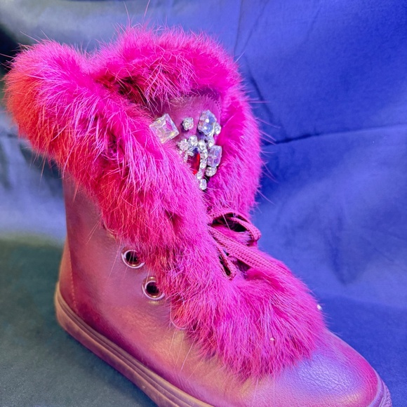 BOOTS WITH STONE - Picture 1 of 7